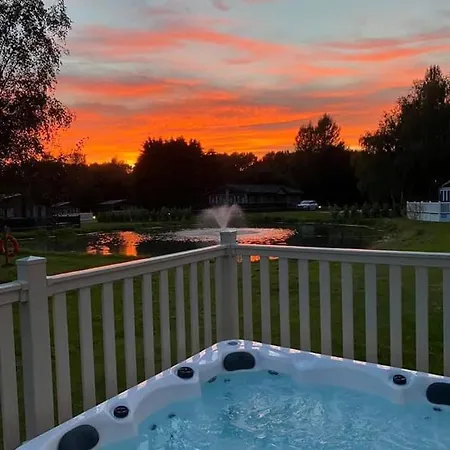 Juniper With Hot Tub * 요크