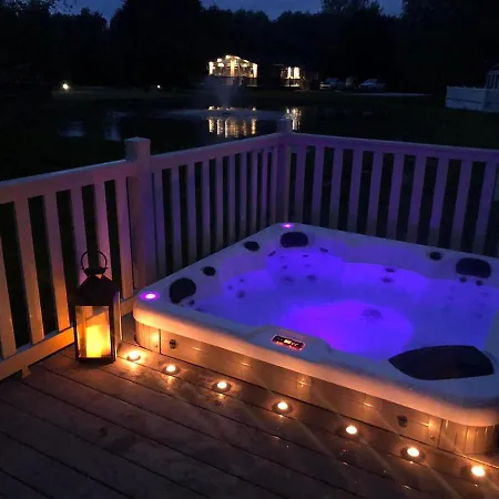 Juniper With Hot Tub